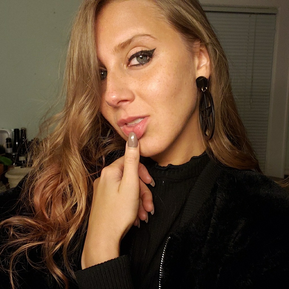 Meet your Posher, Mercedes